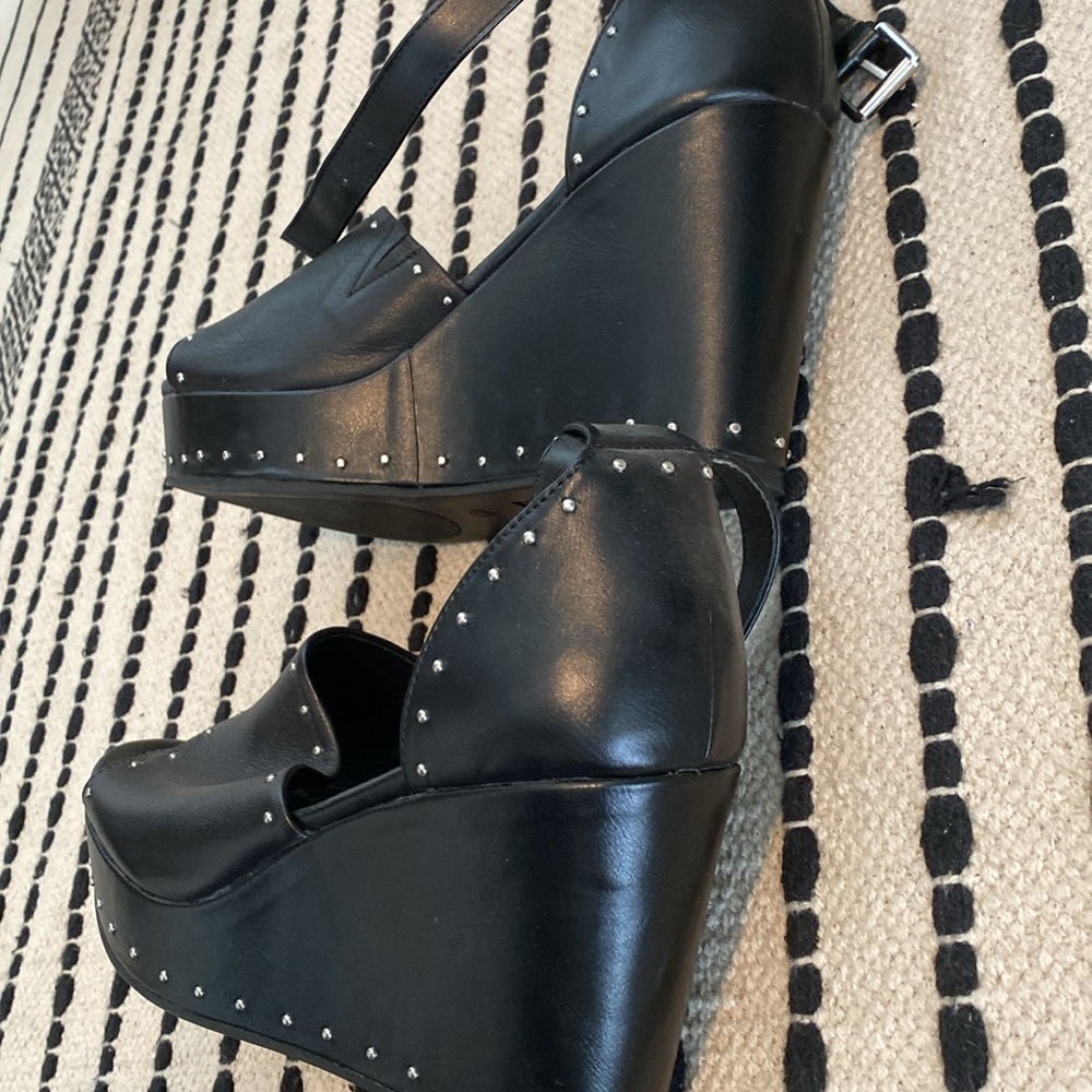 Like new Steve Madden platform wedge studded sandals -8.5 - Picture 6 of 8